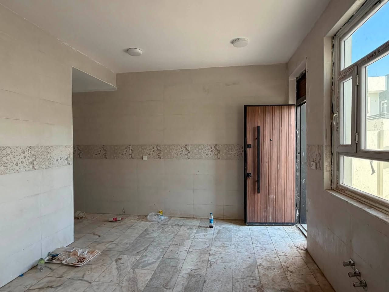 مجمع آشور ٢ 

تتوفر ٦ وحدات سكنيه بنظام القسط والنقد

🏠 / دار للبيع مساحة ٢٠٠ م طابو صرف 

             واجهه ١٠ م / نزال ٢٠ م 

🧱 بناء حديث درجه أولى 

الطابق الاول/ مطبخ . أستقبال . هول . غرفه . مجمع صحيات . كراج . حديقه 

الطابق الثاني/ غرفتين . هول . مجمع صحيات 

🌍 الموقع / شارع ٨٠ مجمع آشور ٢

للأستفسار أكثر مراجعة مكتب 
عقارات أراضي بابل الخضراء للمقاولات العامه والتصاميم الهندسية 
شارع ٦٠ .. عمود ٣٠٠ .. مقابل أستدارة علي بقلي 
الشيخ حازم 
وسام محمد 
أبو حيدر / ***********
