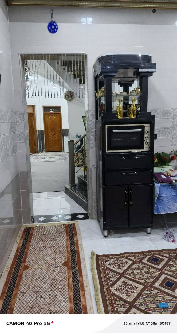 بيت طابو صرف مساحته 300 متر. طابقين الارضي غرفتين صاله ومطبخ حار مناور وديوانيه خارجيه... الطابق الثاني... (٤) غرف صحيات مطبخ صاله...مساحة الطابو(٢٨٢) متر واضافه فضله زراعي (١٠٠) متر تقريبا   يقطع (٦٥) مليون طلب اسكان تتحول إلى المشتري اقساط يدفع كل شهر (٣٣٢) ألف ... تتوفر كافة الخدمات خلف المستشفى التركي مباشره ع شارع تبليط
بيت طابو صرف مساحته 300 متر. طابقين الارضي غرفتين صاله ومطبخ حار مناور وديوانيه خارجيه... الطابق الثاني... (٤) غرف وصحيات ومطبخ صاله...مساحة الطابو(٢٨٢) متر واضافه فضله زراعي (١٠٠) متر تقريبا   يقطع (٦٥) مليون طلب اسكان تتحول إلى المشتري  تتوفر كافة الخدمات خلف المستشفى التركي مباشره ع شارع تبليط
***********

نص مكتوب في الصور:
- CAMON 40 Pro 5G 23mm f/1.8 1/100s ISO404
- CAMON 40 Pro 5G 23mm f/1.8 1/50s ISO233
- CAMON 40 Pro 5G 23mm f/1.8 1/50s ISO245
- CAMON 40 Pro 5G
- 23mm f/1.8 1/50s ISO226
- CAMON 40 Pro 5G 23mm f/1.8 1/100s ISO80
- CAMON 40 Pro 5G 23mm f/1.8 1/100s ISO244
- 23mm f/1.8 1/100s ISO167
- CAMON 40 Pro 5G 23mm f/1.8 1/100s ISO138
- CAMON 40 Pro 5G 23mm f/1.8 1/100s ISO189