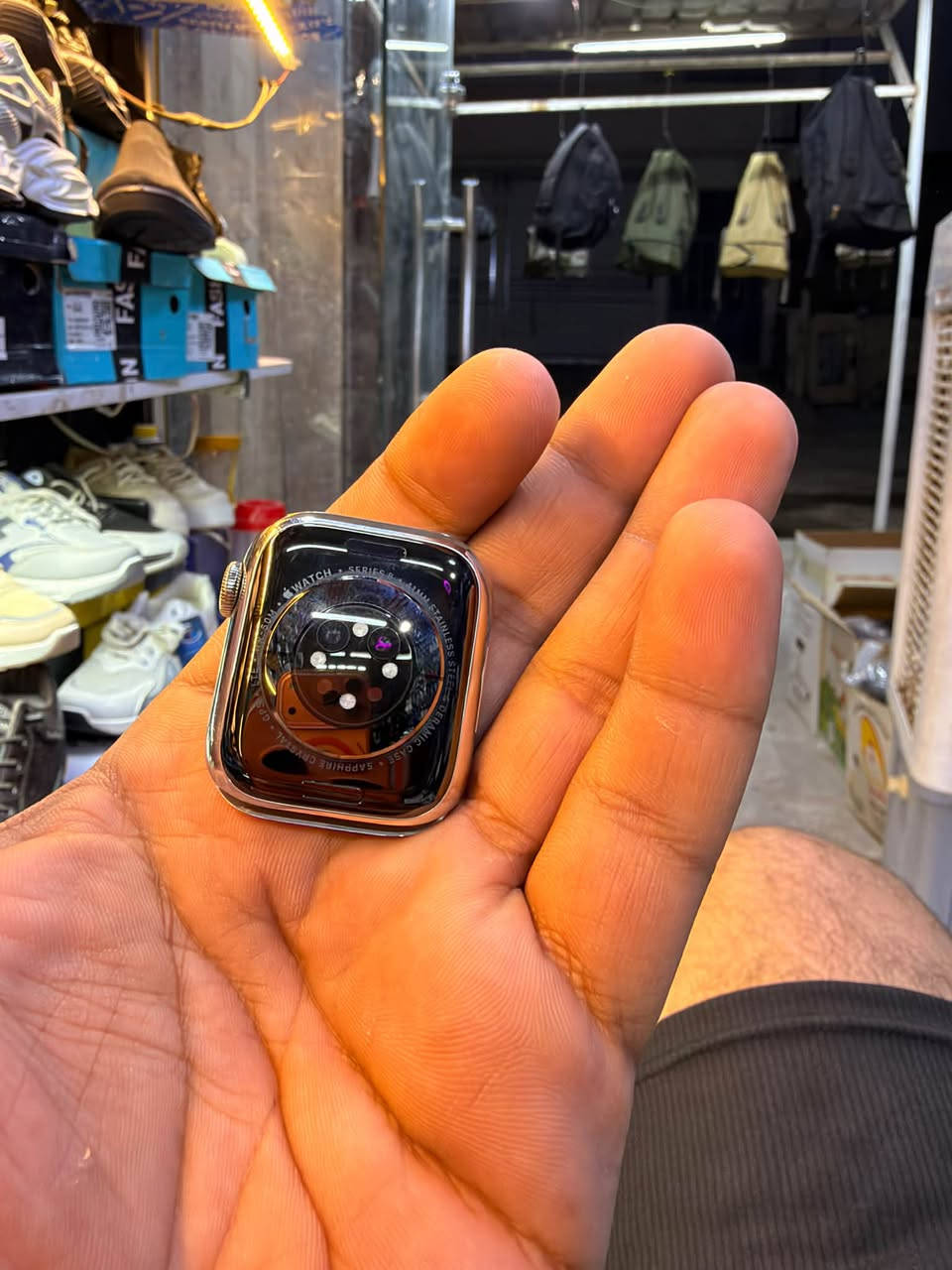 ساعه ابل.8 Watch Series  بطاريه 95 لون فضي كامل ملحقات عدا كارتونه٢٥٠ مجال قليل
***********
