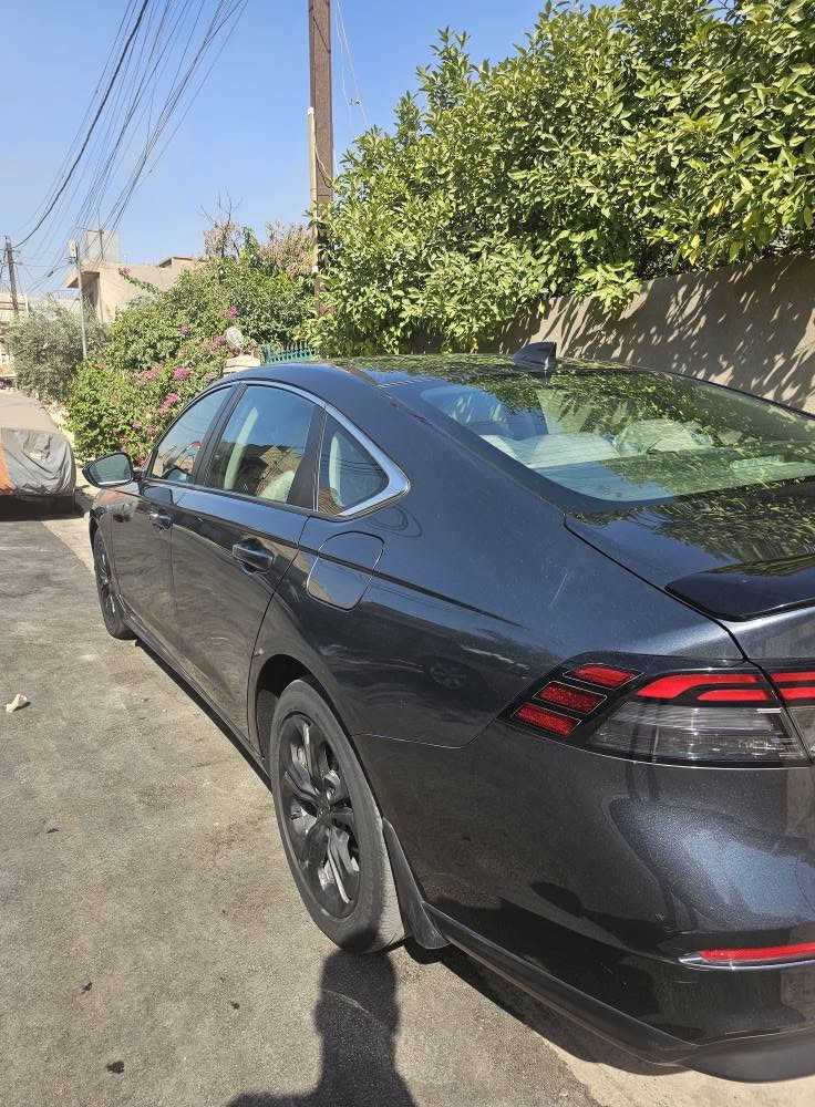 هوندا اكورد 2024 محرك 1500 تيربو موصفات lx يعني نص فول 
بصمه
 كامره خلفيه
 شاشه 
3 انظمه قياده 
هند بريك دكمه
ويل 17  
السياره ماشيه 40 الف كيلو 
بيه نقص رادار
مرقم بغداد باسمي 
حادثها بنيد مبدل ومصبوغ  والجاملغ الايمن بارد فقط باقي غراضها كلها بلاديها الدعاميه واللايتات والراديتر 
صار اهنا بالعراق عندي صبغ بيها باب الخلفي عكس سايق
عندي بيها سونار جديد
السعر 143 ورقه
الرقم *********** بغداد, العراق
