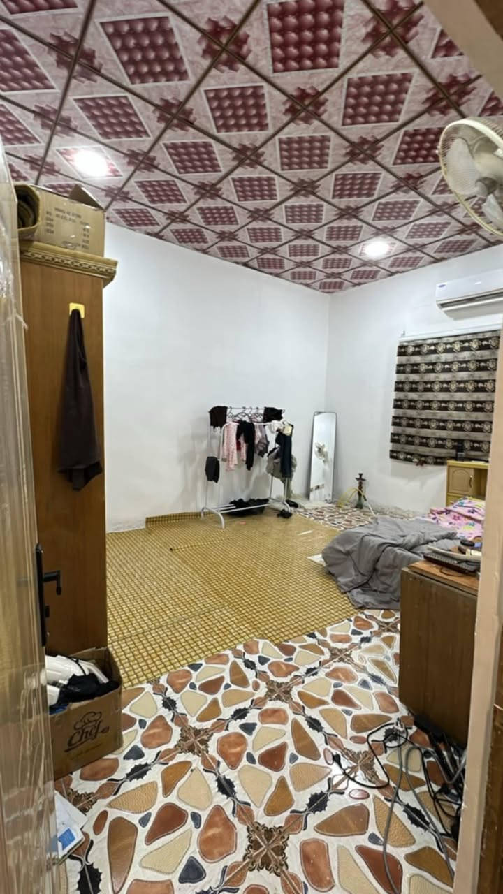 زراعي للبيع حي الاندلس مساحته البيت الأول 300 متر غرفتين وصاله ومطبخ وديوان جبيره مع صحيات الخارجية مقابل ديوان مع صحيات مقابل بيت نظيف سيراميك سقف كونكريت مسلح البيت حلوومرتب السعر 55وبي مجال الستفسار ***********
