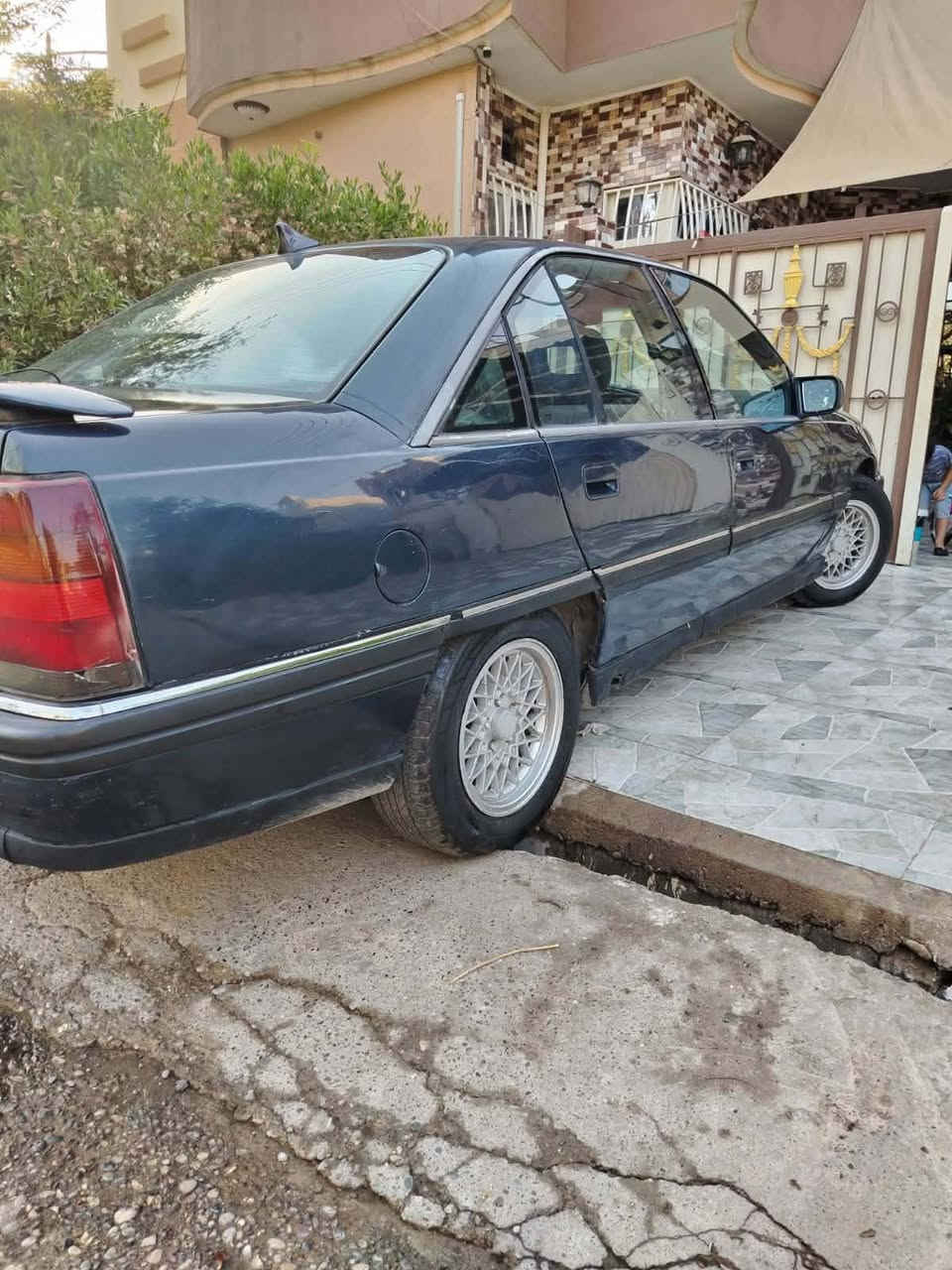 للبيع اوميكا موديل 1991 حجم المحرك 24 صبغ جمايله بدون ضرر محرك كير شرط رقم نينوى 
هزه سنويه جديد بس الشرعي تتكاتب مع الشرعي سياره جديده بدون اي مصرف 
طخم تايرات جديد سلايت جامات كهرب وايرمنيه جاهزه 
للتواصل ***********
