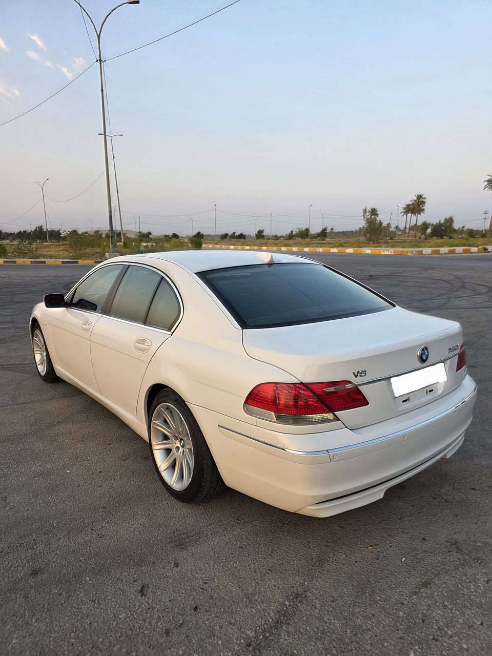 بي ام دبليو ٧٥٠i • ٢٠٠٧ • حله ورديه