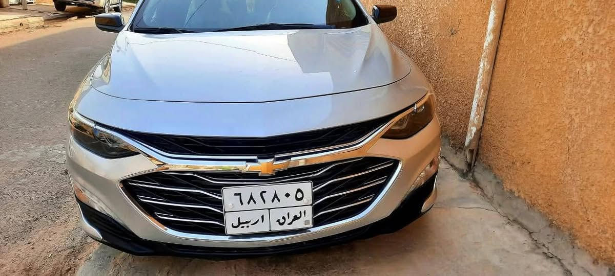 شيفروليه ماليبو 2020/ LT2 (فول مواصفات 1/1)
المواصفات الفنية والأداء:

الماركة: شيفروليه ماليبو الفئة LT.2

الموديل: 2020.

المحرك: 1500 تيربو (4 سلندر).

الممشى: 71 ألف ميل.

المواصفات والراحة:

التبريد: قطعتين (أمامي وخلفي).

الكراسي: كشنات تدفئة.

الإضافات: كامل المواصفات الفول الخاصة بفئة LT.2

تفاصيل الحادث والوضع القانوني:

الحادث:  (كما موضح بالصورة ومصلح درجة أولى).

رقم الشاصي: 1G1ZD5ST7LF008722 (للتأكد من الحادث).

الرقم: أربيل.

الموقع: النجف الأشرف.

السعر: 110 ورقة ... وبيه مجال للشراي .

للتواصل والاستفسار:

رقم الهاتف: ***********

