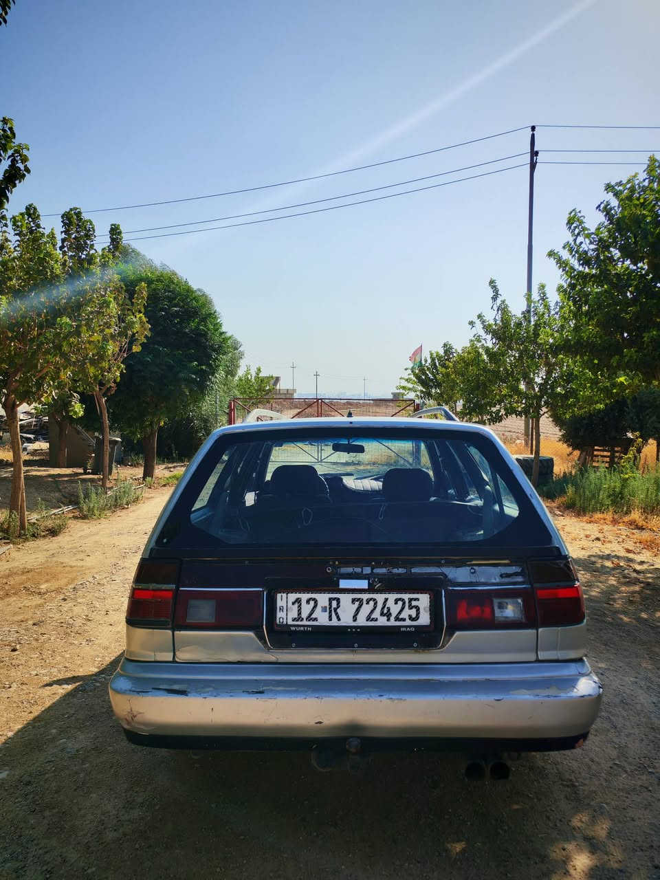 ​🚗 للبيع: تويوتا كامري ستيشن 1991 (أوتوماتيك - بخاخ بلادي)
الموديل: 1991 (الجيل الثاني V20)
​نوع البودي: ستيشن واجن (Wagon) - 5 أبواب (عائلية، واسعة وعملية جداً)
​المحرك: 4 سلندر سعة 2.0L (المحرك الشهير 3S-FE) بخاخ بلادي شد شركة (اقتصادي، نشط، واعتمادي)
​ناقل الحركة (الجير): أوتوماتيك (مريح جداً بالسياقة)
​اللون: فضي (سيلفر) - مصبوغة جمالية كامل لجمالية المظهر.
​✨ المواصفات والإضافات:
​السيارة مكفولة (من الكص والضربات القوية).
​رقم جديد - لوحة نينوى 🧾.
​ويلات ألمنيوم سبورت مميزة.
​سكك سقف (Roof Rails) بلادية.
​عارض (Lip) أسود على الدعامية الأمامية.
​داخلية مخمل بلادية بحالة جيدة جداً.
​جامات طبيعية بلادية (غير مضللة) ومساحات خلفية شغالّة.
​❄️ التبريد:
​منظومة التبريد كاملة وموجودة بالسيارة، (أنا من أخذتها ما شغلت التبريد وعفته، فـ على الأغلب تحتاج غاز فقط والمنظومة ترجع طبيعية).
​📍 الموقع: متواجد في /أربيل 
💰 السعر: 50 ورقة (قفل أو بيها مجال بسيط للشراي الطيب).
📞 للاستفسار والتواصل مباشرة: ***********

نص مكتوب في الصور:
- للبيع: تويوتا كامري 1991 ستيشن - جير أوتوماتيك مكفولة وبحالة ممتازة السعر: 50 ورقة الموقع: أربيل للاستفسار: ***********