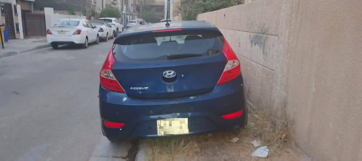 اكسنت 2016  هانج باك للبيع  اللون ازرق مكينة بلادي ممفتوحة  1600 جي دي آي  كير مكينة مكفولة تبريد ثلج شاشة اندرويد وكاميرا دوارة  كير اوتماتيك جام كهرباء مانع انزلاق السيارة وارد امريكي حادثها قبق جنطة فقط والدعاميات مصبوغة .زوج تايرات جديد  وباتري جديد رقم بغداد مشروع وطني ماشية 80 ميل قابل للزيادة يرادلها بوليش ترجع لووك السعر 79 ورقة وبيها مجال  بسيط للشراي عنواني الغزالية النفلة  ***********
