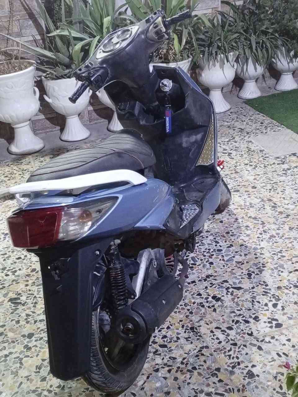 سلام عليكم شباب
دراجه سكنس فحل كابريتر
دراجه حلوه نضيفه كاله من كل نواحي نقصهه بس باتري 
المكان بغداد حي الجهاد 
هذه رقمي ***********
اتصل وبيك خير ودلل
سعر250 بيهه مجال بيعه سريعه
