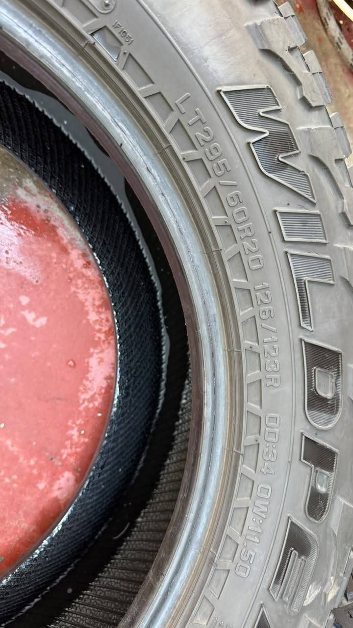 سلام عليكم 

لبيع تايرات فورد بحالة ممتازة
📌 القياس: LT295/60R20
ماركة: Milestar
مناسبة للطرق والبر، والتاير نظيف وجاهز للاستخدام.
للاستفسار أو السعر ملاحظة عدد التايرات (3) 
***********
