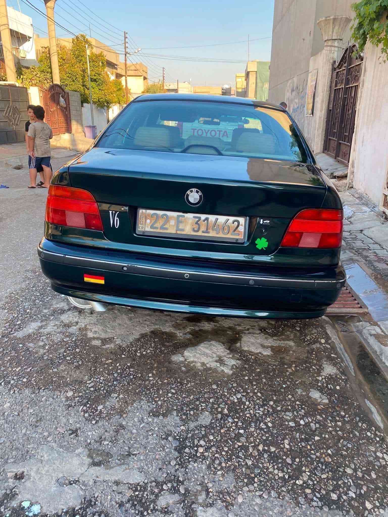سياره بي ام صقر موديل 1996 صبغ عام فقط بي تكمه من جهة السايق معجون 
سياره فول مواصفات كشنات كهربائيه بنروسلايت شغال تبريد ثلج حجم 528 سعره 85بي مجال الكير بشرط محرك اوربي قبل سبوع شادله صفر سياره تحويل شرط باسمي تخم امامي خلفي كله جديد ايطارات جديده ويل m راديتر جديد اليوم شادله
