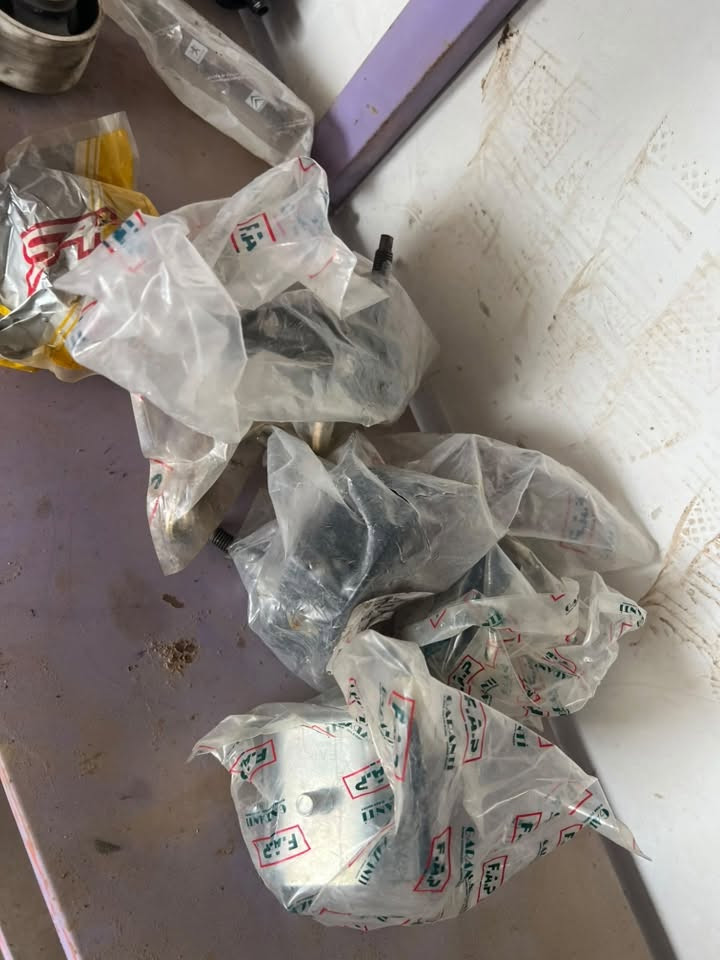 قطع غيار بيجو 306 • حي سمرة • مواد احتياطية