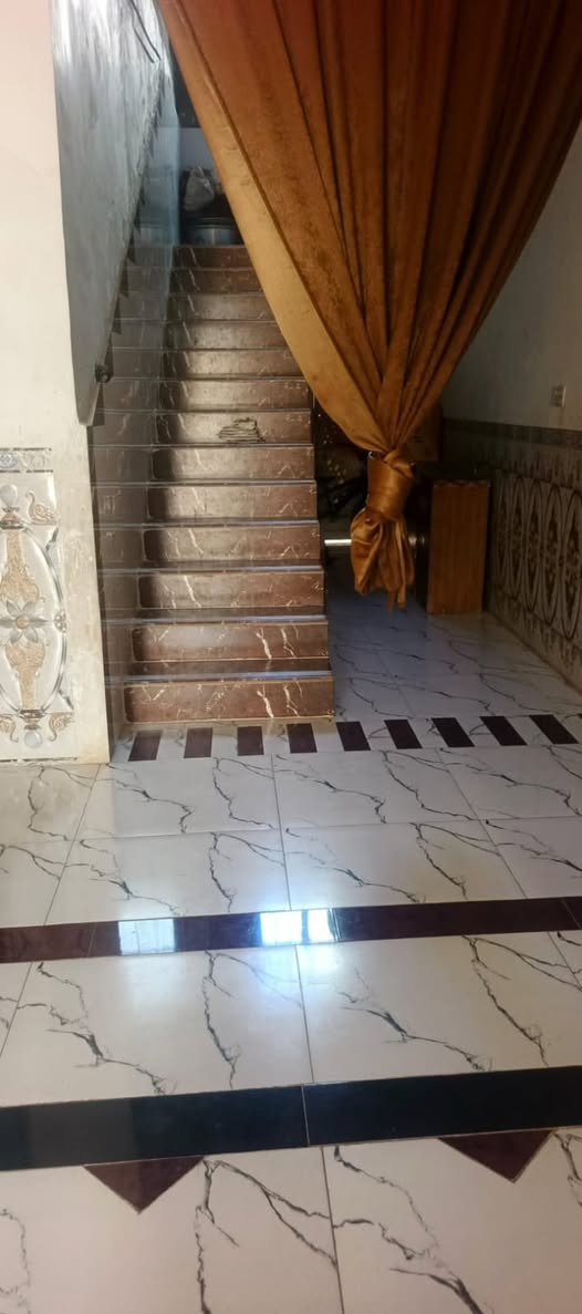 🏡 دار للبيع

📍 العنوان: حي الصحه قرب اسواق رؤوف

🔹 المساحة: 200م على ساحه

🔹 البيت: طابق واحد

🔹 يحتوي على:2 غرف نوم وصاله ومطبخ حار و بارد
      وستقبال

🔹السعر الكلي 180 مطلوب أسكان 20

📞***********

للاستفسار أو تحديد موعد للمعاينة، تواصلوا معنا

📍 زورونا في مكتب العاصمة للعقار
العنوان: بداية شارع مستشفى الشطرة العام.
