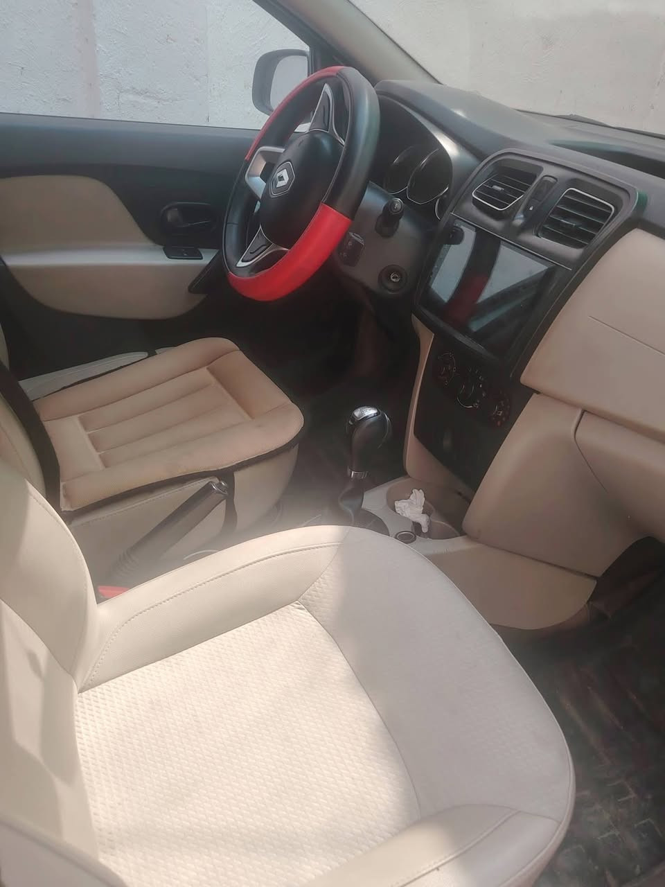 رينو سيمبول ٢٠١٩ ماشيه ١٥٥ قابل للزياده رقم بغداد تبريد وكير و مكينه مكفول للبيع مكاني الكراد داخل بيهه منضومه غاز  السعر ٦٠ و بيهه مجال  السونار مرفق للاتصال ***********
