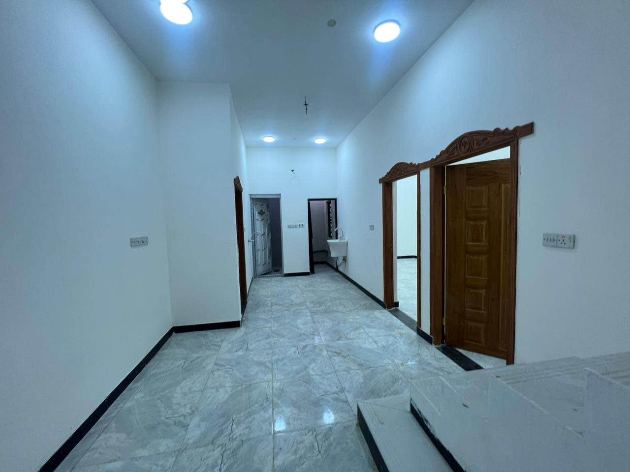 دار سكن للبيع 🏠 
#المساحة :: 100
#السعر :: ٥٨مليون وبي مجال بسيط 
طابو صرف زراعي المالك عراقي 🇮🇶
#البناء_حديث_جاهز_للسكن 💯
شط لعرب الجزيرة شارع زين العابدين 
#الخدمات :: ماء كهرباء مدارس سناتر 
منطقة سكنية والبناء فيها منظم وحديث
#تستلم_بيتك_عند_المكاتبة
#المحتويات ::  وصحيات خارجية وحديقة
وأستقبال وصالة ومطبخ  وصالة معزولة
وموزع غرف وغرفتين منام وصحيات داخلية ومنور 
#خارطة_مميزة_وسعر_مناسب
……….
#للأستفسار ::***********
مكتب عقارت المهندس شط العرب, البصرة
