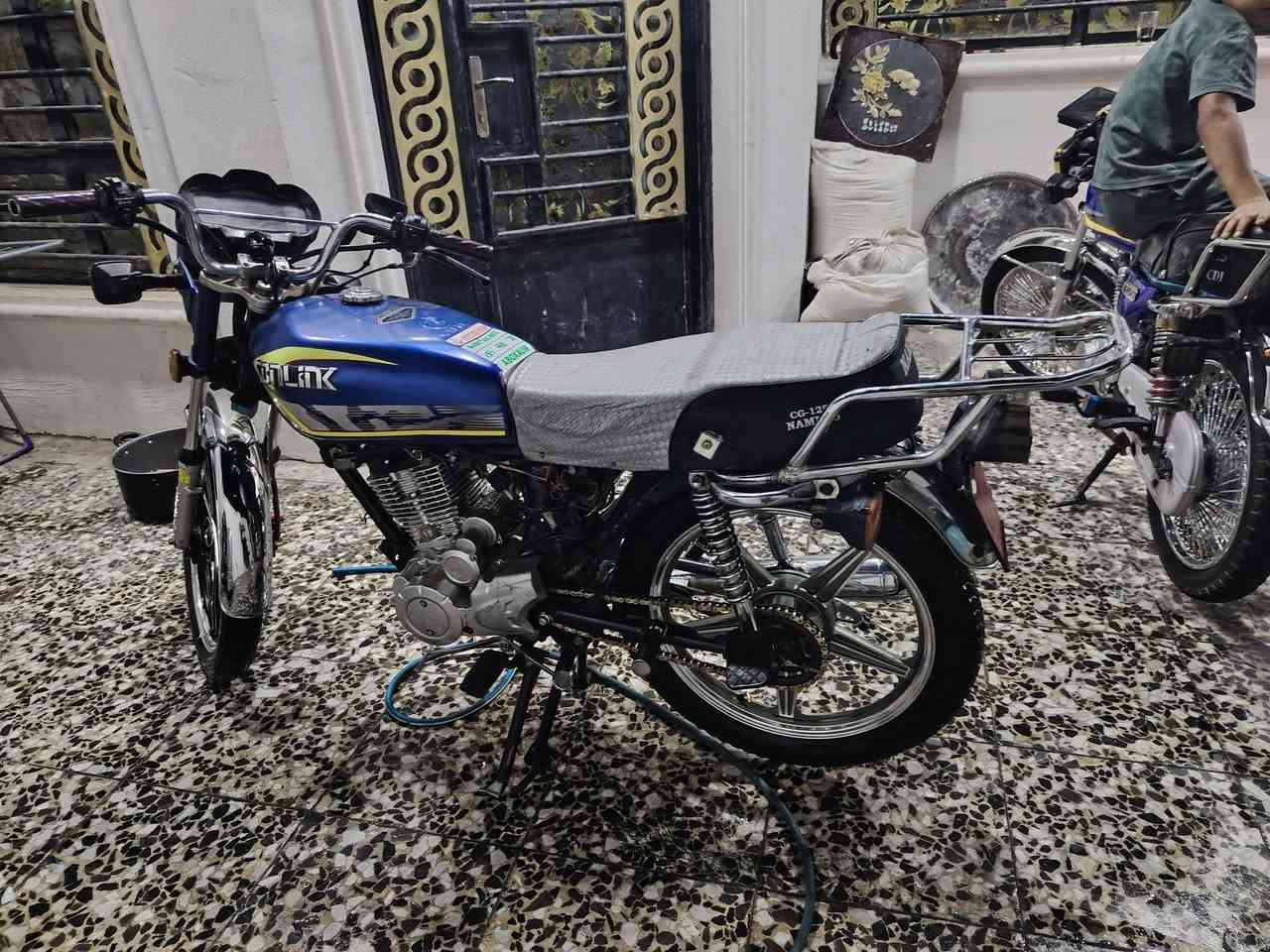 سونك مديل ٢٣ كفاله عامه أوراق كامله نقصها باتري وصفاحيه وحده ٥٥٠ وبيها مجال حك جيتك يعني كلش قليل بغداد الشعله الخطيب الزراعي ***********
