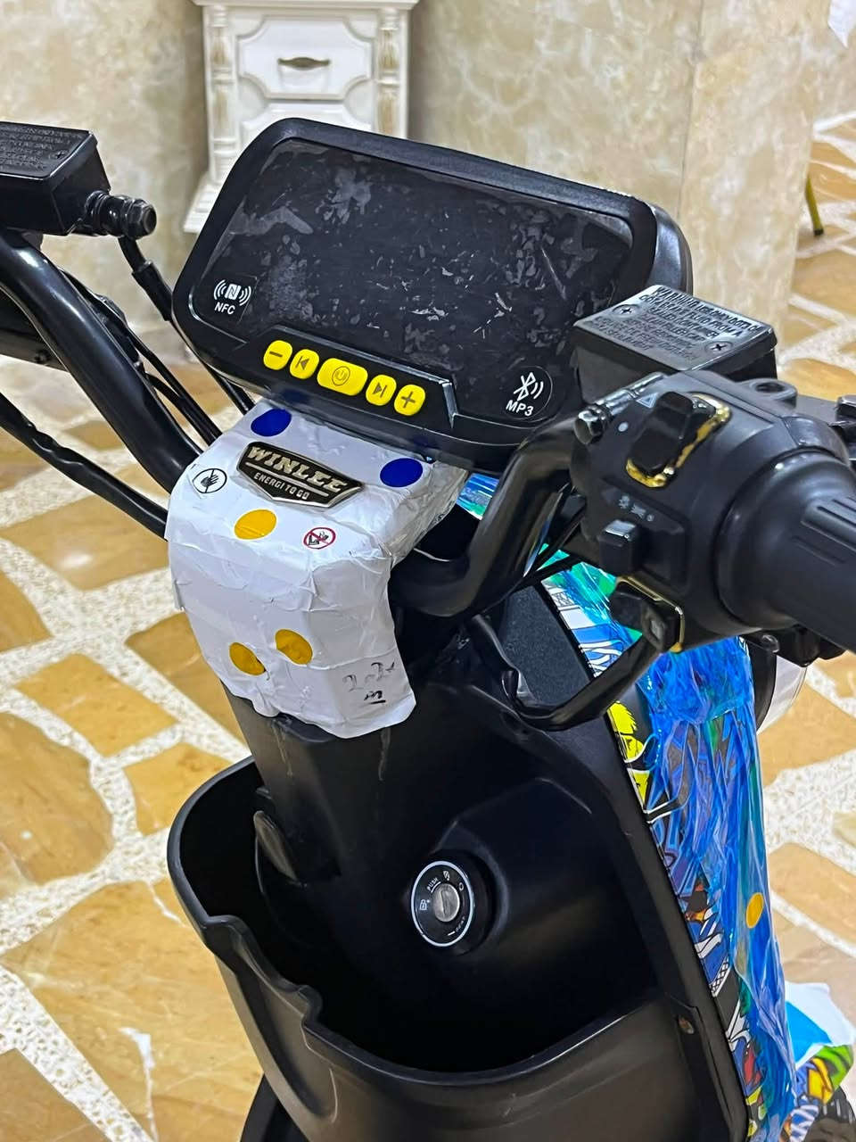 السلام عليكم 
ماطور شحن🛵كفرات موشمه☘️ماطور جديد ونضيف💯💯خمسه باتري جدد 💯شاشه بلوتوث❣️نضام البك Rالرجوع الى الخلف ❣️السعر5️⃣0️⃣0️⃣وبي مجال بسيط ❣️الرقم***********
