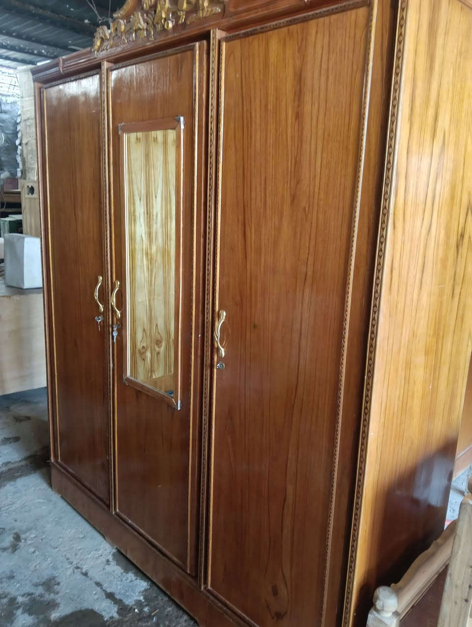 كنتور 3 ابواب صاج احطاطه مستعمل شي قليل السعر 200 وبيه مجال بسيط اتصال علا الرقم/***********/***********/ مكان فلوجه

