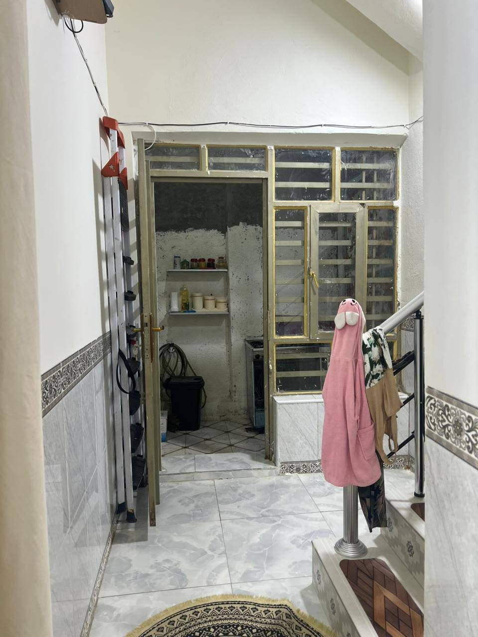 *🏠 للبيع بيت 100 - قضاء القاسم🏠*

السلام عليكم من رخصة مسؤول الكروب المحترم 
 بيت للبيع مساحته *100 متر* ا مجمع نبيل مقابل المستشفى أو طريق الجفل  طابو زراعي سند٢٥.

*مواصفات البيت طابقين :*
- *غرفتين*
- *صالة*
- *طرمة*
- *مطبخ*
- *حمامين* واحد داخلي وواحد خارجي
- *السطح شتايكر 
- *البيت جاهز للسكن* ما بيه اي نقوصات

*السعر: 65 مليون *  
قابل للتفاوض 

*للتواصل اتصال:* 
📱   ‏‪***********‬‏

_اي استفسار اتصال _
