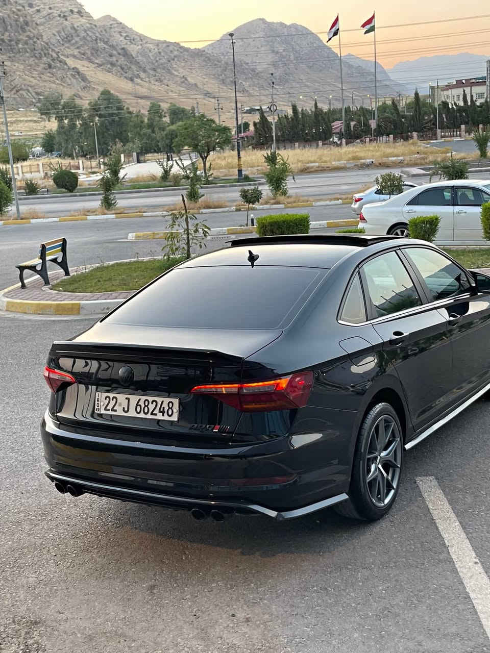 سەرتا بەناوی خوا بەس فرۆشتن جیتا se مۆدیل  2019 مەکینە ١٤ مەرغوب ٨٨مایل رۆشتوە دو پارەچە بۆیاخ بئ ناو گرتن پشتو پئش کەپس کامل کراوە بە gliلایت دەحمای حەتەری کامل سپۆرت کراوە باڵی سەر سندوقو دیفیۆزەری دواوە سەرە گئری gliلیدی ١٨ پارچە بۆ بەستراوە ویلو تایەی لۆکی bbsلەسەرە کوشن جلدو هیتەرە پانۆراما کامیرە راداری پشتو پئش ئاوینە رادار کامل سێرفسی کراوە ساڵۆنسای کۆنترۆڵی بۆ بەستراوە بەدڵی خۆت کردنەوەو داخستن رۆنی گئرو مەکینە وە گئرو مەکینەی بەشەرتە هەمو گیانی بەشەرت و خزمەتی چاک کراوە فول مواسەفات سحری ١٤٥ کەمێک مەجال شوێن قەڵادزێ***********واتسپی لەسەرە
