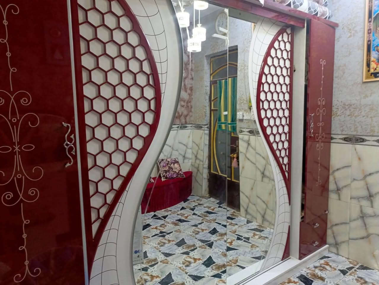 غرفه تركيه سعرها 300 وبيها مجال للشراي مكاني بغداد جكوك للاستفسار واتساب ***********
