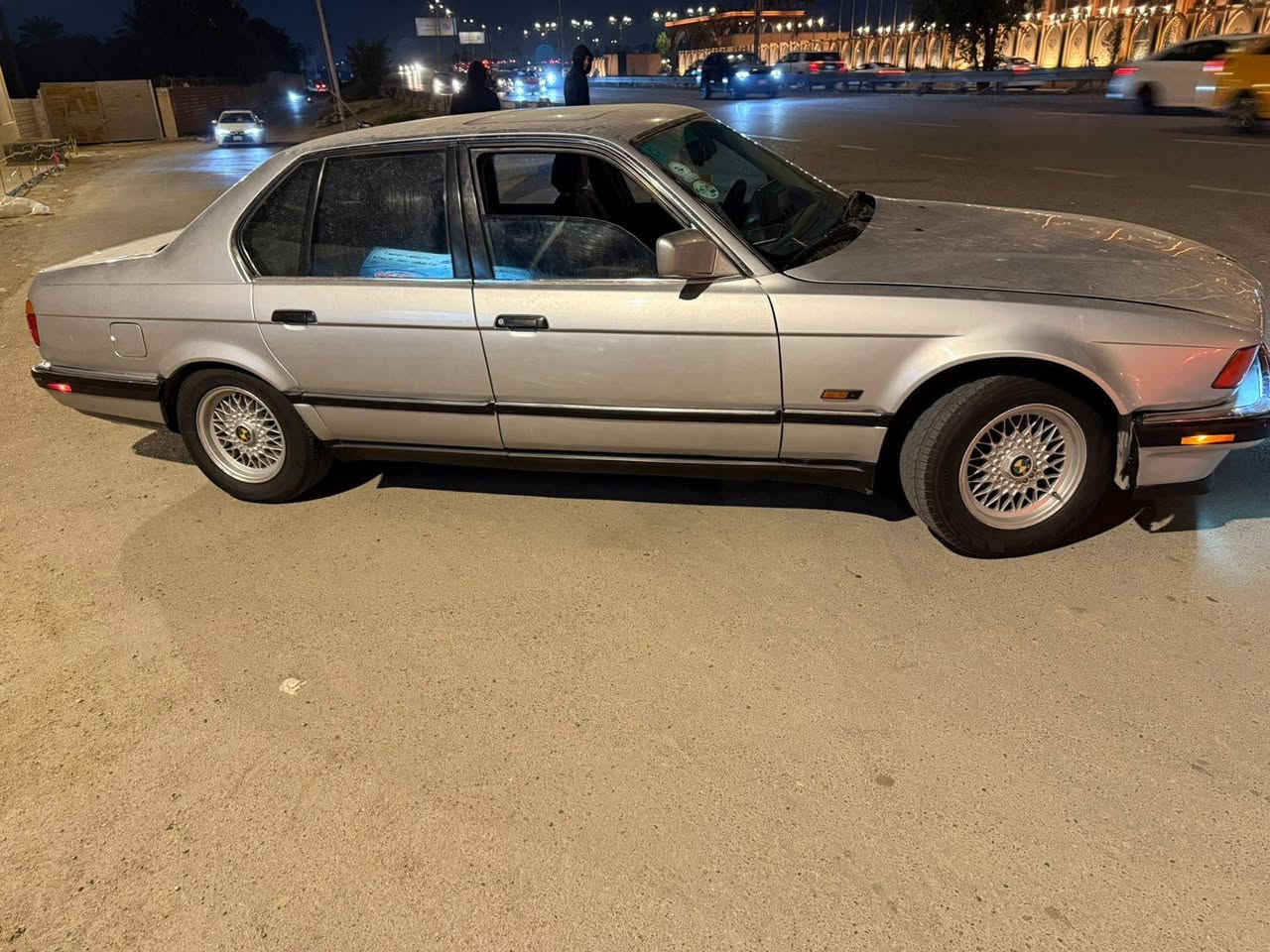 سلام عليكم ورحمة الله وبركاته
للبيع او المراوس فقط بي ام 
موديل 94 أصل سنوية وبليت 
حجم 740 أصل رقم بغداد باسمي 
دبل جام             هزه جديده 
دبل جكمجه         مصبوغه عام
 دبل ايرباك          بدون حادث
منظومة زينون عالي ناصي اصلي حتى البروجتكر اصلي زينون
شاشة و كاميرا دوراه 
تبريد ثلج منظومة جديدة شاد
السيارة شديت اله كير و مكينه 44 يابانية شرط الفحص و وصل الشراء موجود قبل شهرين من شديتهن 
السيارة مال جناي متعوب عليها 
مكان السيارة 
 بغداد شارع فلسطين 
 السعر المطلوب 85 وبيه مجال بسيط 
رقم الهاتف *********** 
آسف على الاطالة
