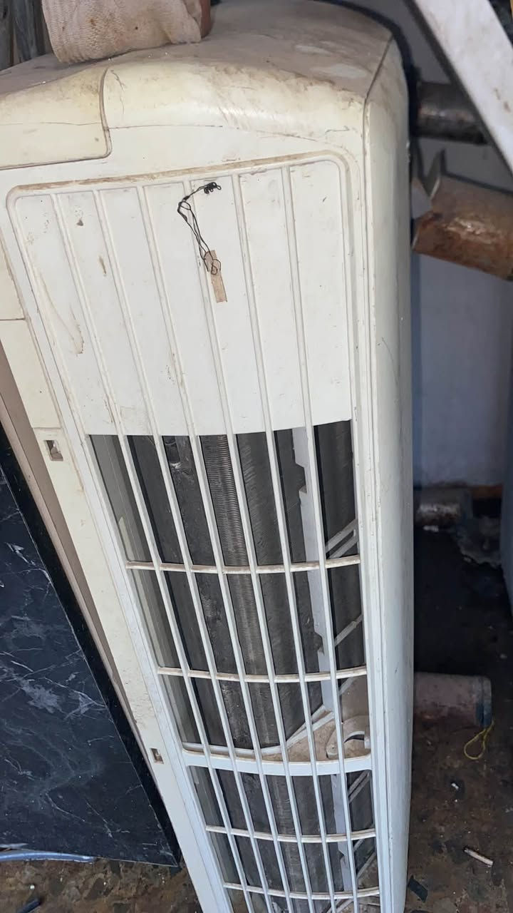 سبلت واحد طن سامسونج شغال
خلي سعرك وبالعافيه مكاني بغداد حي الخضراء 
***********

