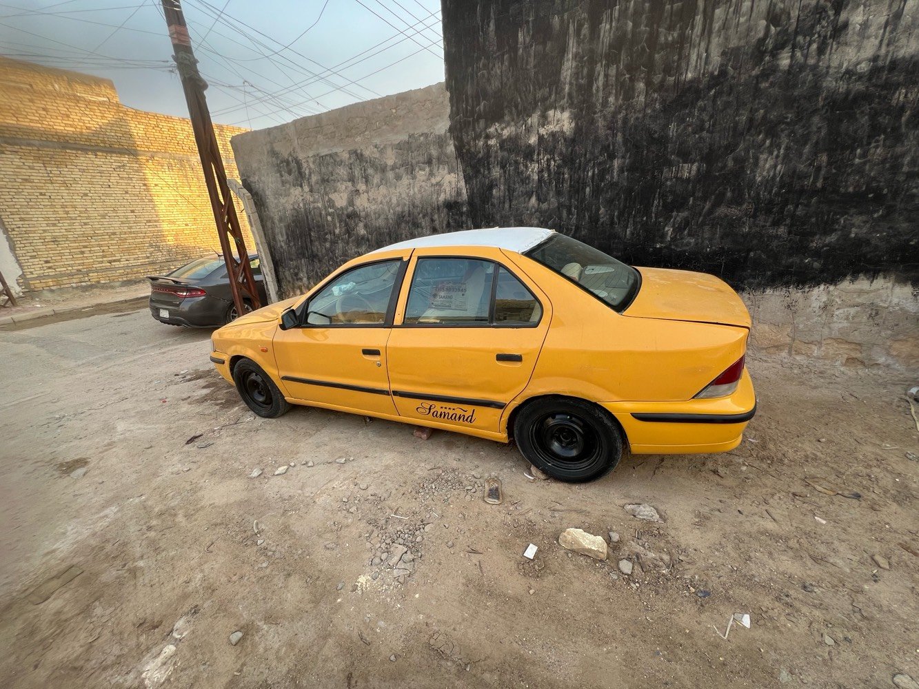 سمند 11رقم انكليزي مصفره هيه وغرامات كهربايات شغاله دوشمه جديده كاعيه جديده محرك كير شغالات كشره شوف العين سعر 17 وبيها مجال رقمي *********** ابيع كومت حديد