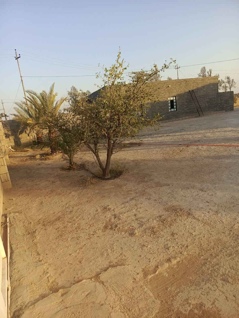سلام عليكم / بيت كبير + مشتمل للبيع مساحه دونم مسيج سياج بلوك معى حديقه معى موتور لستر اناره جاهز والمشتمل  من ضمن دونم كامل مي مجاري بيوت جاهزه من كلشي بس تجي تكعد    العنوان تكريت الخط سريع خلف ملعب دولي منطقه الاعيوج    شراي يجي يشوف ويدفع سعر سعر مطلوب 60 وبيه مجال معى مشتمل للاستفسار ‏‪***********‬‏
