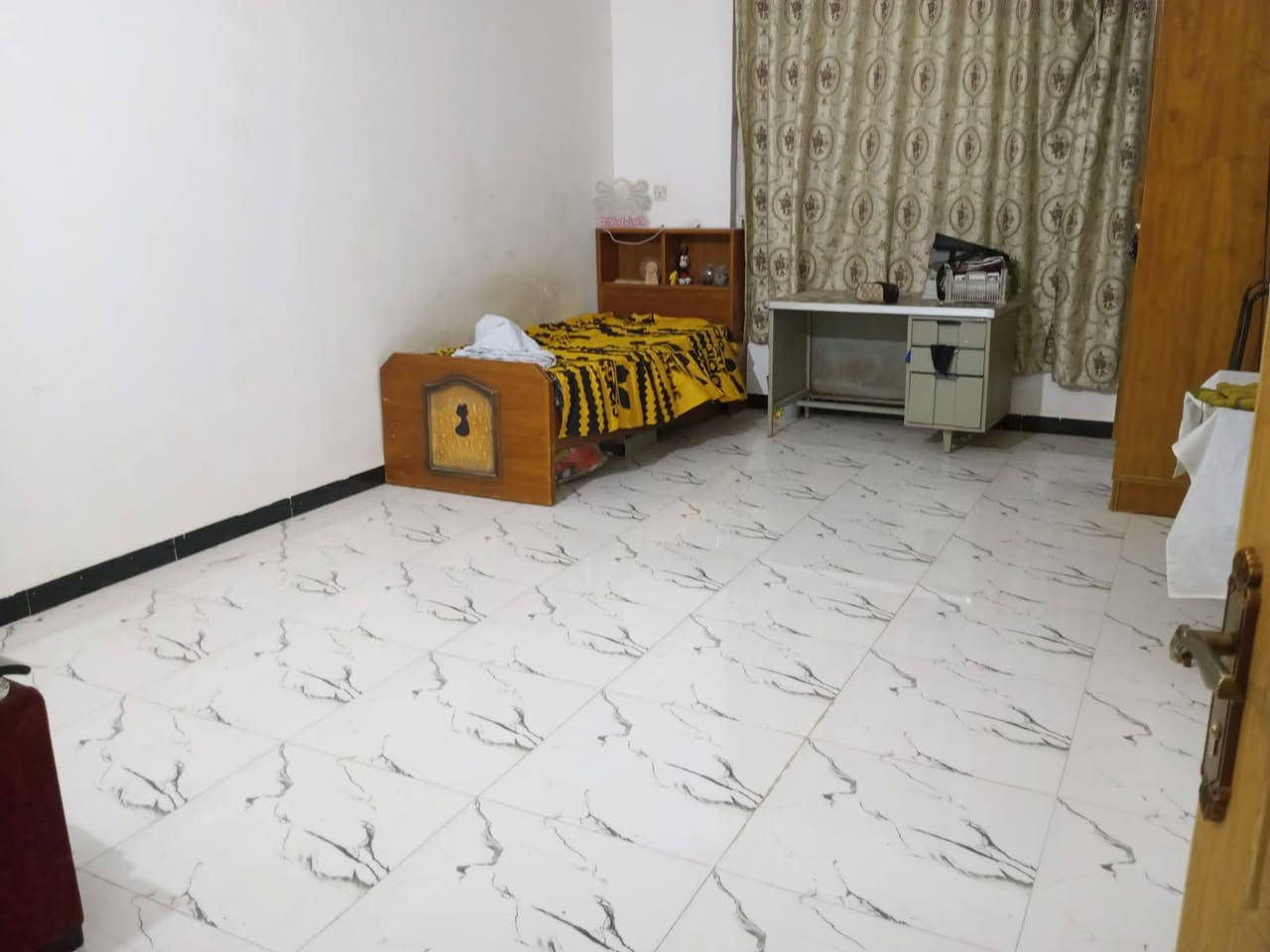 منزل للبيع طهمازية شارع مدرسة الهدف مساحه 220 طابيقن 
باقي التفاصيل خاص ***********
