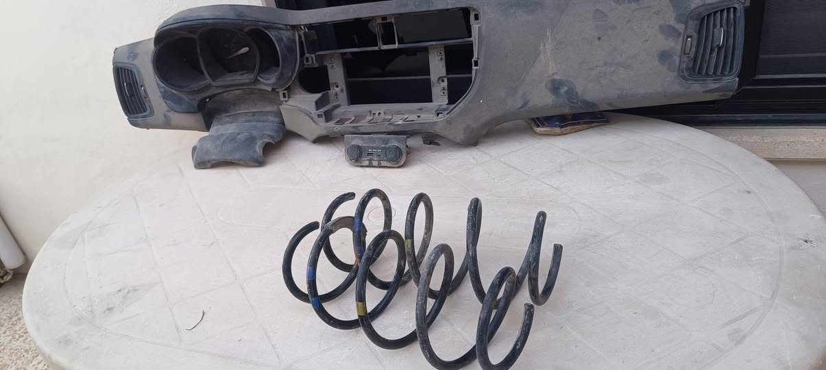 للبيع وجه دشبول مال تفليش كصه يرهم ريو 17/16/15/14/13/12 مع الكيجات امريكي 
لويات امامي قاعده اواكس اليريدهم يجي خاص او اتصال مكاني حي عدن شقق الخظراء
 
***********
