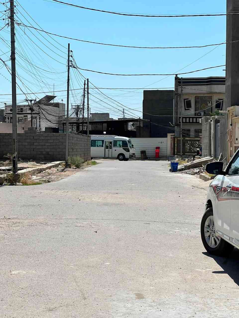 ياالله 

دار للبيع 

في الأنبار فلوجة جغيفي الثاني مربع جامع ذكر الحكيم صاير خلف جامع ذكر الحكيم ومدرسة ذكر الحكيم

مساحة 150 متر
واجهة 9 والنزال ضلع 15،500 والضلع الثاني 17،500

بناء طابوك سنة البناء 2017
بيت مرتب ونقصة فقط ستارة وسراميك الأرضية
بيت طابق واحد يتكون 
من ستقبال مطبخ صاله غرفة نوم وحدة وصحيات داخلي وخارجي وحمام ومناور ثنين
وكراج سيارة
شارع 10م تبليط 

والخدمات كاملة من ماء وكهرباء ومدرسة وجامع أسواق يعني مفول خدمات هاذ الموقع 
وقريب علا سكة القطار ومجمع الذهبي 
يعني المسافة بينا وبين لاند سكيب 10 دقايق مشي تقريباً

للأستفسار والمعاينة الأتصال علا الأرقام 

***********

***********

#السعر80مليون
