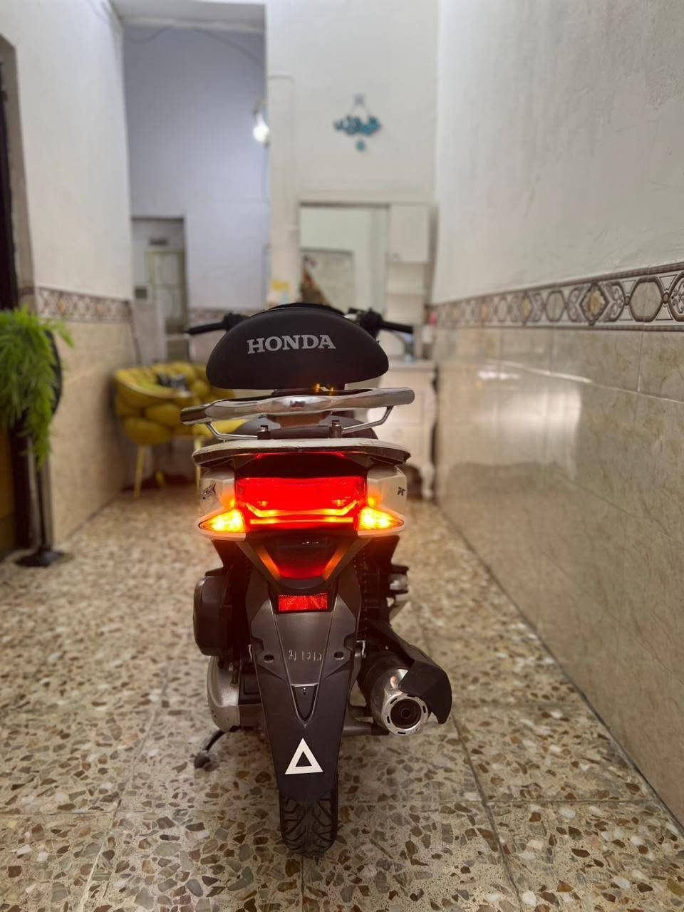 دراجة(PCX)…(الجيل الثاني 
#مال رمبه ماشيه 38 حقيقي 
# الـمكينة 150 حرف (A)
وكاله وكاله ما متعوبه مال جناي🛵🛵
دراجة شلعة معدل كهربائيات كلها شغالة
…دراجــة بـلاديـة جـديدة…
اي نقص مابيها مكفولة كفاله عامه بشرط الفحص كفرات بلادي  دراجه مكفوله 
جيب فيتر وتعال افحص مستعجل على بيعتها
السعر مليون و 600الف وبيهه  مجال بسيط
العنوان الكرخ للاستفسار عل هذا الرقم***********
