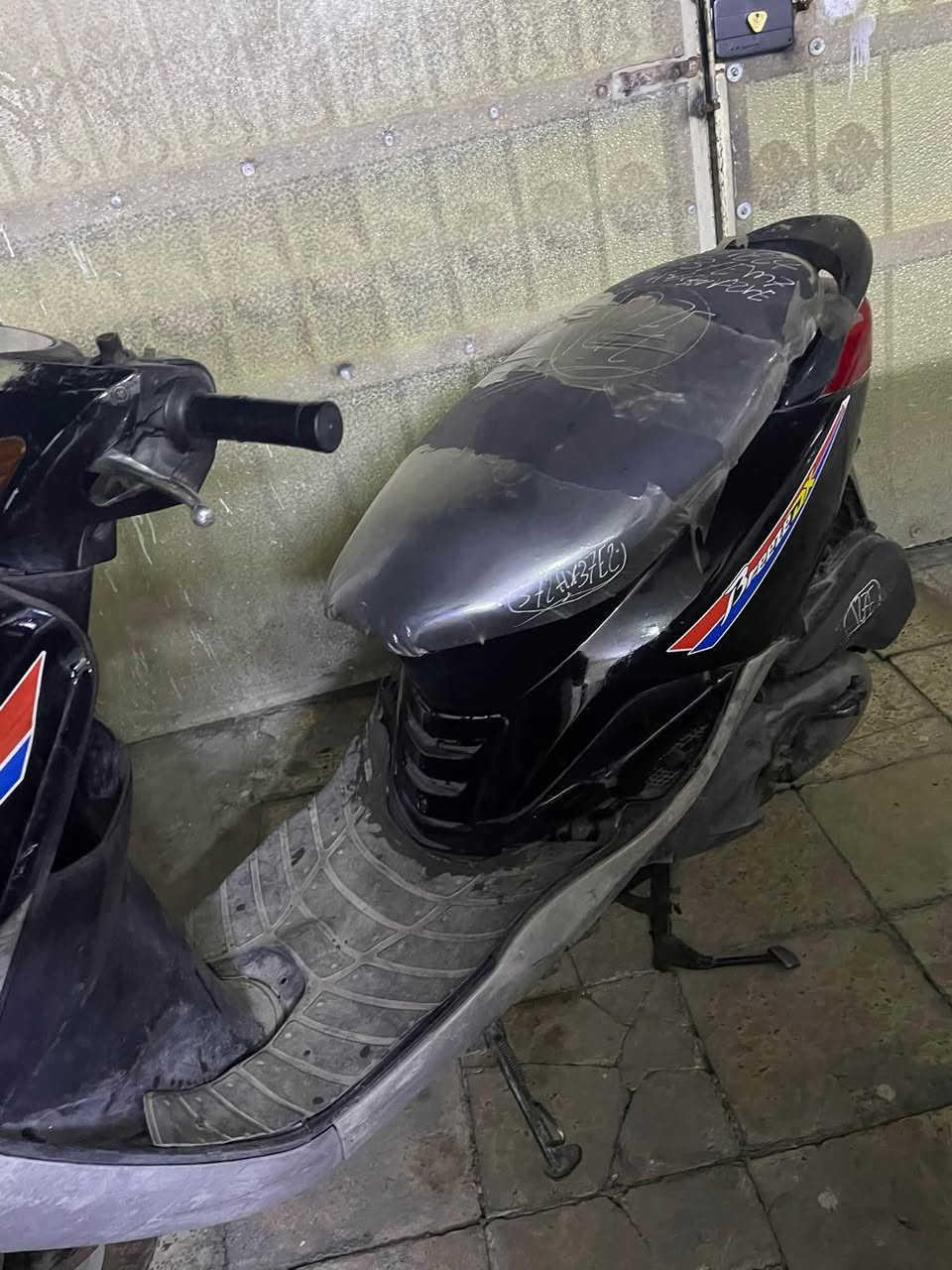 بيها اكسل ونضوح بالمحرك
الموشراي لايخابر ***********
