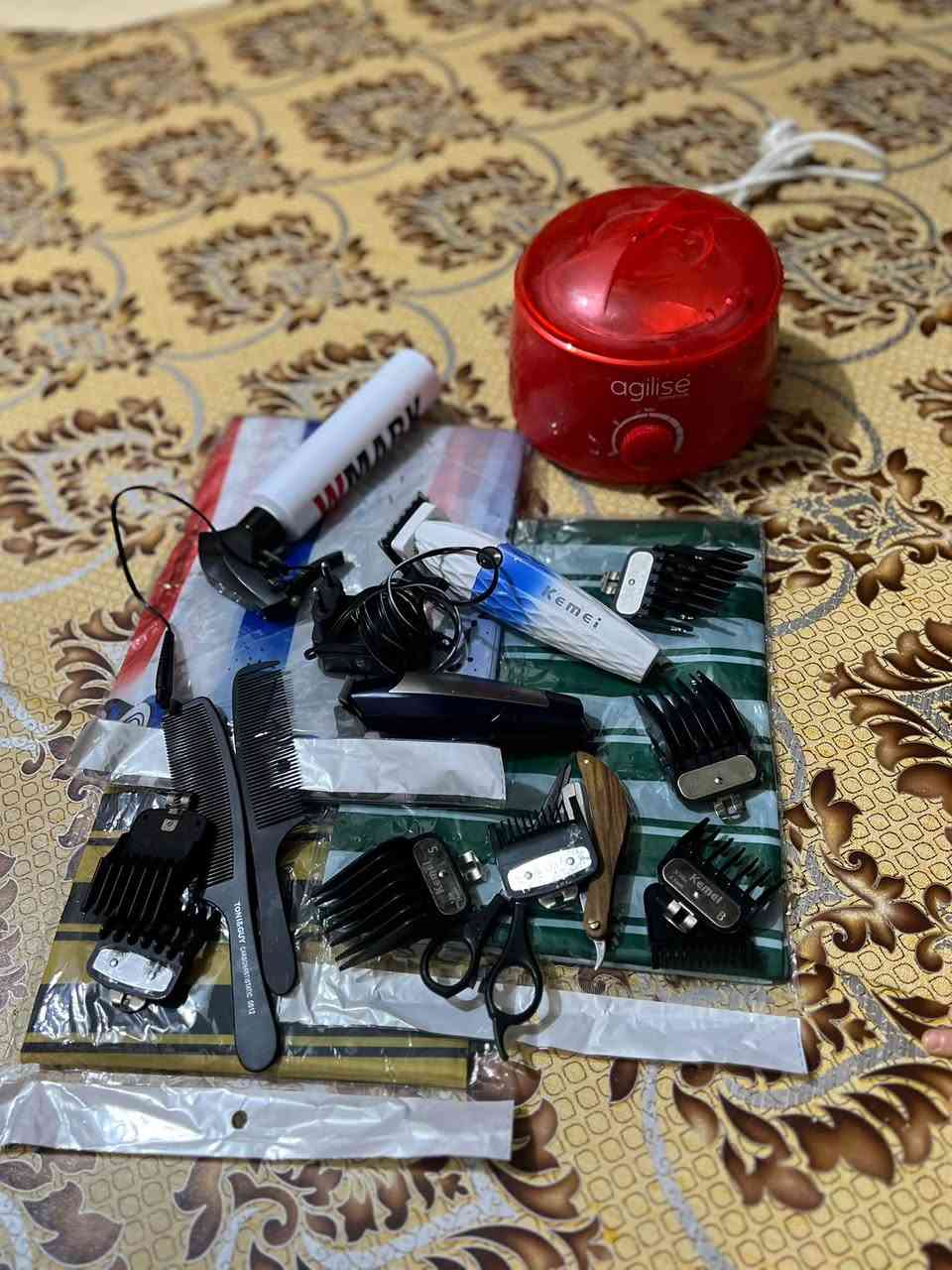 سلام أدوات حلاقه بيع  مكينه  تدريج مكينه تحديد جهاز شمع شفره  وزات ٣سعر ١٥٠بيهن مجال مقص 770 766 0252  رسلوني  عل وتساب خاص
