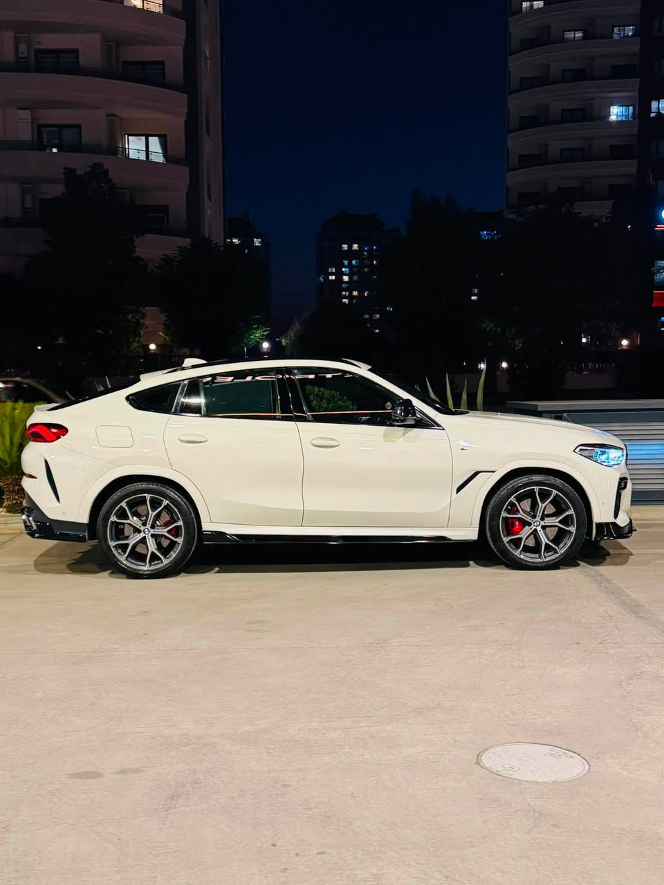 BMW X6 M package 2021 
خليجي وكالة العروش
محرك V6 3000 TWIN TURBO
‼️انسب سعر بكل العراق *********** اتصال
👈المواصفات
✅سقف بنوراما sky lounge
✅داخل احمر ( تدفئة و تبريد و ميموري و كهربائي)
✅رادار جبير و حساسات
✅لايتات ليزر
✅داتاشو
💵٥ كامرات
✅بردات
✅عطر بالدشبول
✅‏M بكج بلادية
💵انضمات قيادة بيها ( sport - sport plus - sport individual - comfrot - eco - eco pro - comfort plus)
✅شاشات خلفية بلادية
✅تحكمات كامل ستيرن
💵كير كرستالة
✅انارات داخلية تتغير الالوان
💵تدفئة تبريد كلاصات
💵شفتات ستيرن
💵ميموري كشن السايق
✅و بعد هواية مواصفات متنذكر
✅سستم صوت هارمان كاردان
👈بيها بخ فقط باب خلفي وره السائق فقط 
👈السيارة مغلفة ppf كامل 
👈السيارة كل سيرفساتها بالشركة و مسويلة 
👈كماليات M competition و مصرف عليها 🔥
رقم دهوك . وجاهزة تحويل مباشر 
العنوان :  سليمانية 
للاستفسار والتواصل واتساب
***********
