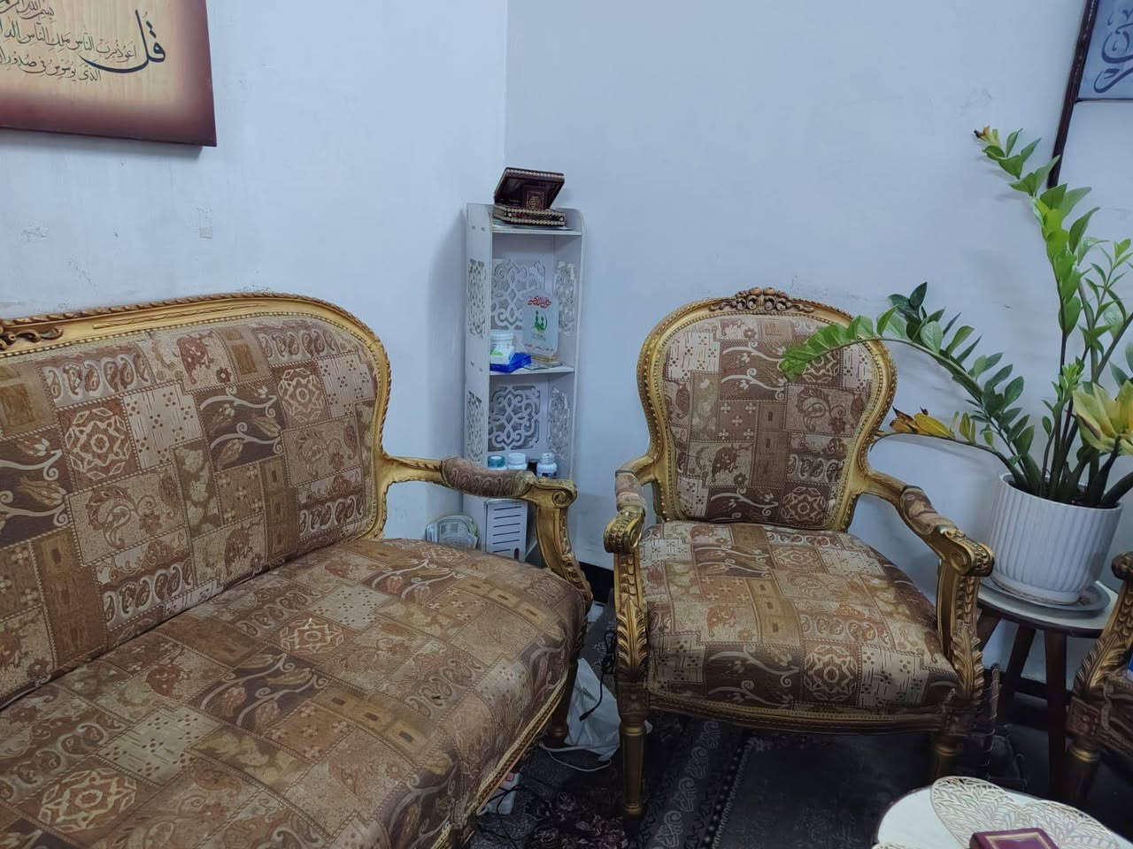 كاونتر ٣قطع ب٣٠٠
طباخ شغال كله نظيف مصري ب١٥٠
تخم مصري مع طبلات مرمر ب٤٠٠ بس يحتاج تنظيف
تخم ثاني ب٣٠٠
ثلاجه تجمد فوك بس جوة لا سعر ١٢٥  مكان بغداد صليخ ***********
