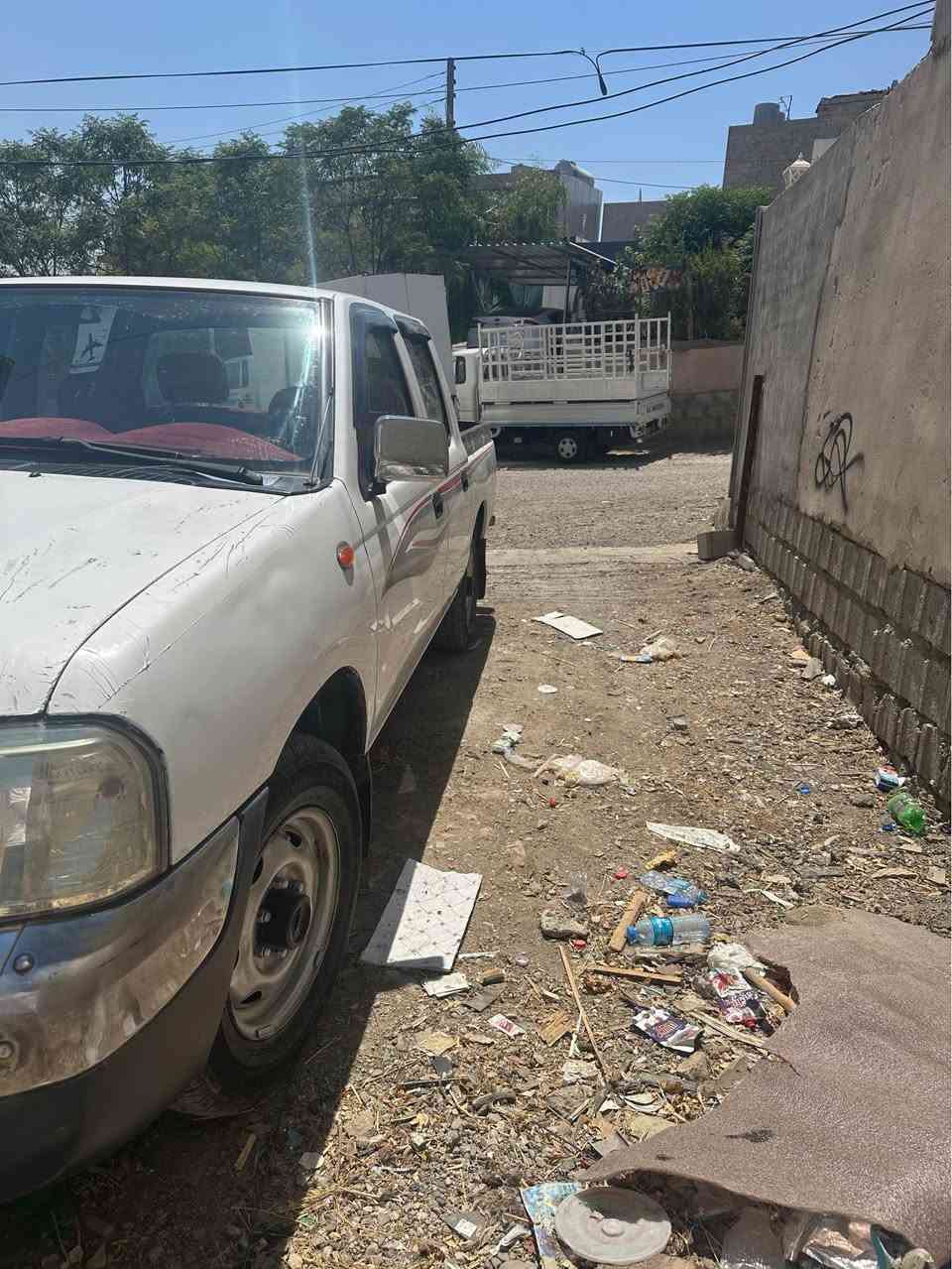 نیسان پیکاب ٢٠١٢ ٤ پارچەی ڕەشە لەسەر ساخی بێ دەعم پێشو شانو سەخف بە شەرت
مەکینە و گێڕو ئەکسل بە شەرتی ١٠٠ فیتەر
٤ تایەی تازە کارەبای و تەبریدی بە شەرت 
سەیارەکە زۆر تنو تۆڵە چرکەی تیا نیە
*********** السليمانية, العراق
