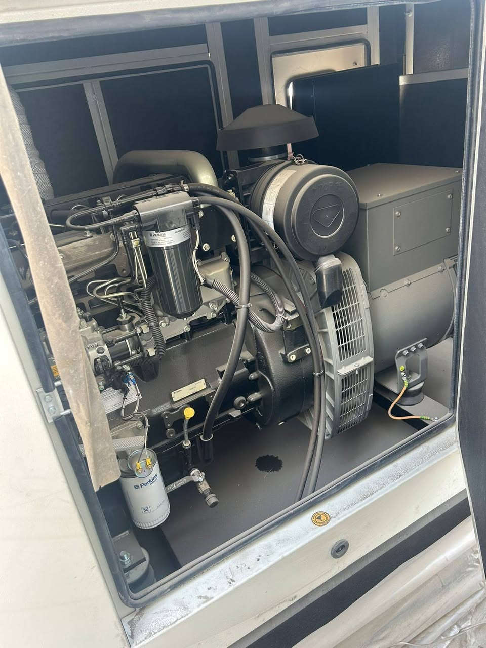 🌟 صباح الخير زبائننا الكرام 🌟
شركة الصقال لتجارة وصناعة المولدات تعلن عن وصول مولدات 88 KVA بمواصفات عالية وجودة مضمونة 💪

🔹 محرك Perkins (صناعة بريطانية 🇬🇧)
🔹 رأس توليد Leroy Somer (صناعة فرنسية 🇫🇷)
🔹 كارت تحكم DSE (بريطاني 🇬🇧)
🔹 كاتم لبناني عالي الجودة، مناسب للأجواء العراقية ويتحمل الظروف القاسية 🇱🇧

✨ أداء قوي + تشغيل مستقر + عمر طويل

🎁 وهدية خاصة لفترة محدودة مع كل مولدة!
💰 أسعار منافسة جداً ومناسبة للجملة والمفرد

🛠️ ضمان سنة أو 1000 ساعة تشغيل (أيهم أسبق)
🛠️ خدمات صيانة متوفرة + قطع غيار وزيوت أصلية

🚚 النقل والنصب داخل بغداد مجاني

📞 للاستفسار والحجز:
***********
أو مراسلتنا على الصفحة مباشرة

🔥 لا تفوّت الفرصة… العدد محدود 🔥
