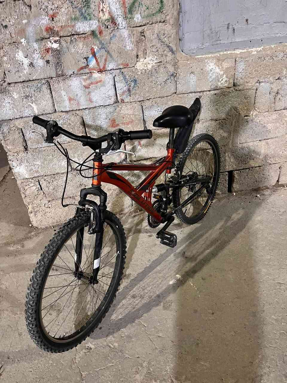 باسكل لبيع جديد مال روحه جيه
حجم 26 
دبلات شغاله 
بريكات شغاله 
تايرات جدد 
كيوره شغاله جدد 
السعر 75🔥 وبي مجال 
وتساب *********** 
موصل جانب الايمن
