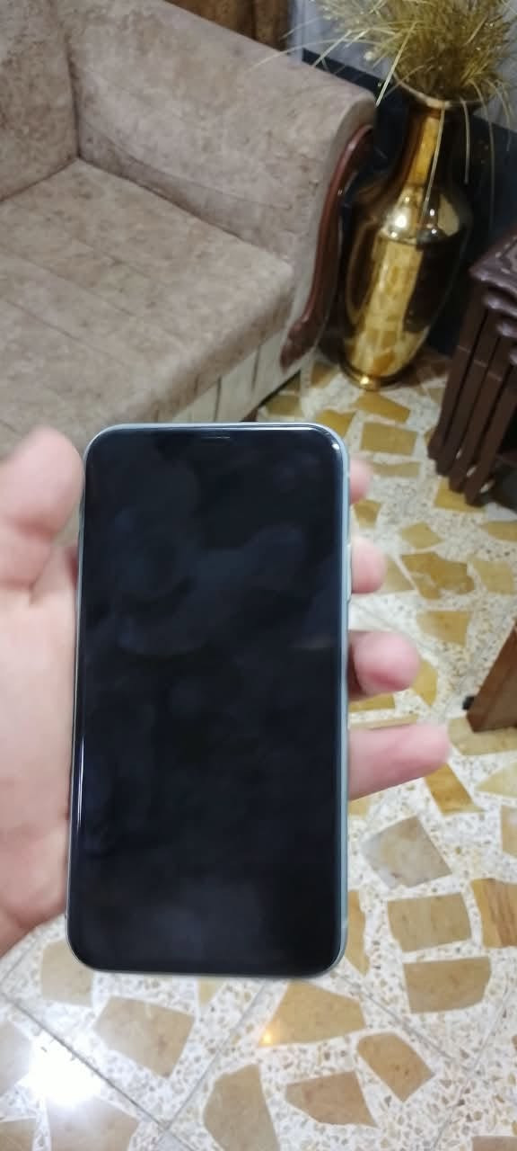سلام عليكم 
iPhone 11 عادي 
ذاكرة 128
بطارية 74
فيس إيدي شغال 
دبلً سيم 
جهاز ما مفتوح بلادي 
نضيف كدام العين 
سعر 285 وبي مجال بسيط 
استفسار اكثر اتصل 
***********

***********
واتساب
مكاني موصل ايسر
