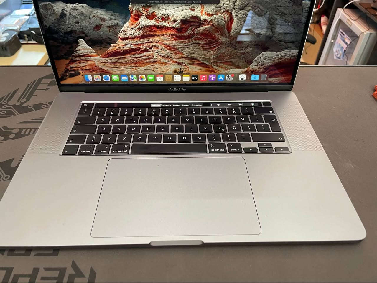 MacBook 💻 Pro 16-inch,2019

بۆ فرۆشتن زۆر پاکە

تەنها iCloud لەسەر بوە لابراوە 

Processor 
2.6 GHz 6-core Intel i7

Memory 
16 GB 2667 MHz DDR4

Graphics 
Intel UHD Graphics 630 1536 MB

Storage 
500 GB 

Time Cycle 
107 Count 

***********
*********** أربيل, العراق
