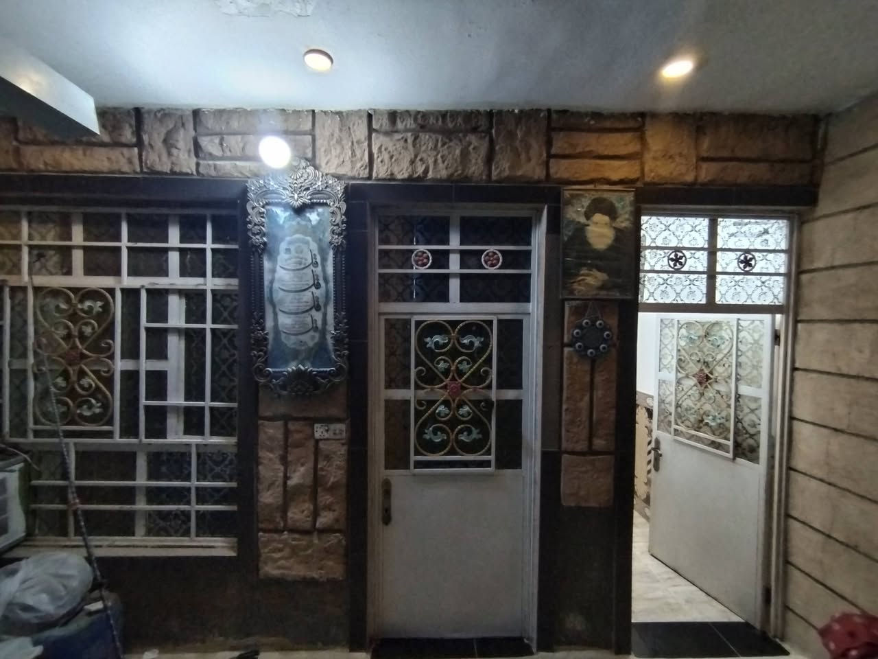 بيت للبيع بغداد ام الكبر والغزلان و كذلك قريب على مدينة الصدر قطاع ٦٨ سكن واقع حال مساحة ( ١٥٤) متر خدمات متوفرة بيت نضيف بيه غرف نوم عدد ٢ وستقبال وحولي ومطبخ وحمام عدد ٢ وكراج وترك ومنور للاستفسار الاتصال على الرقم ***********
