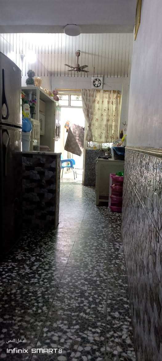سلام عليكم بيت للبيع عنوان العبيدي الرئاسه بضهر الملعب مساحة 300 بيت كامل كاشي سيراميك خدمات تبليط صاله عشر أمتار  ستقبال عشرة واجهة 7امتار نزال 30 جنس الأرض واقع حال مقابيل الطابو  غرفتين نوم ستقبال صاله صحيات منور حديقه عوزه فقط ستاره وبيتونه  سعر 75 بي مجال ***********
