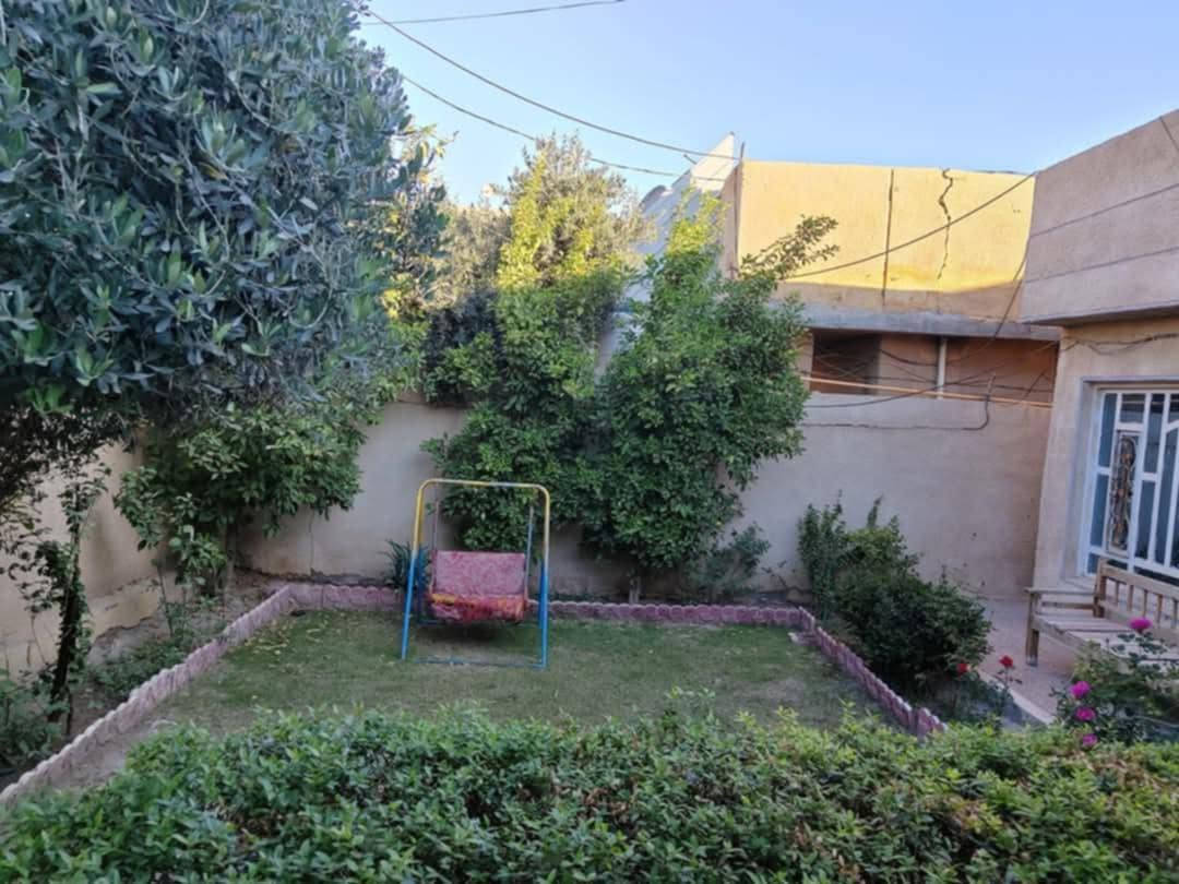 بيت للبيع مساحه ٣١٠ طابق واحد حي العسكري خدمات كامله المي مينكطع ابد  سعر ١٥٥ وبي مجال للاستفسار @@علرقم***********

