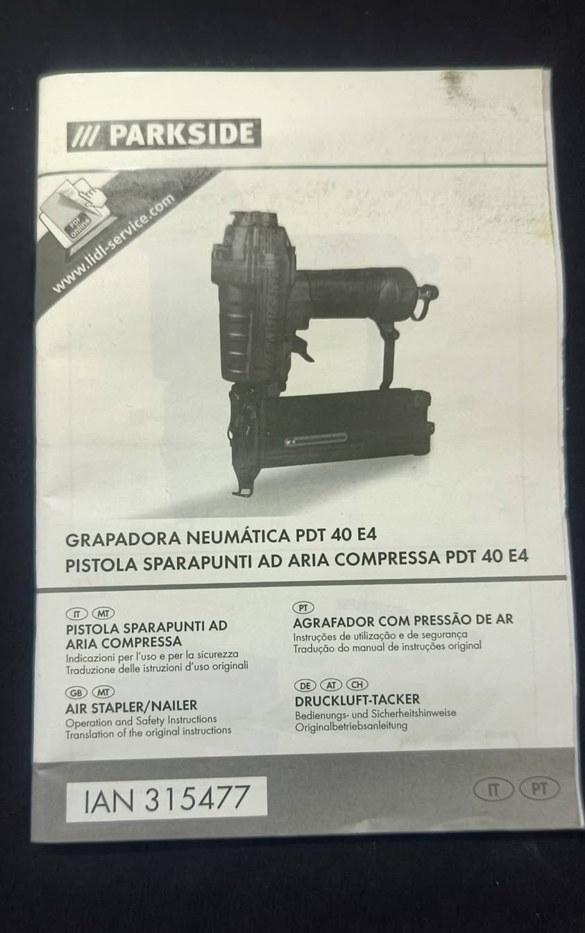مسدس كبس ومسمار يعمل بالهواء المضغوط (Pneumatic Stapler/Nailer).الماركة: باركسيد (Parkside).رقم الطراز: PDT 40 E4.رقم التعريف (IAN): 315477.المستلزمات الظاهرة: زجاجة زيت خاص بالصيانة والتشحيم. [1]
السعر خاص واتساب ***********

