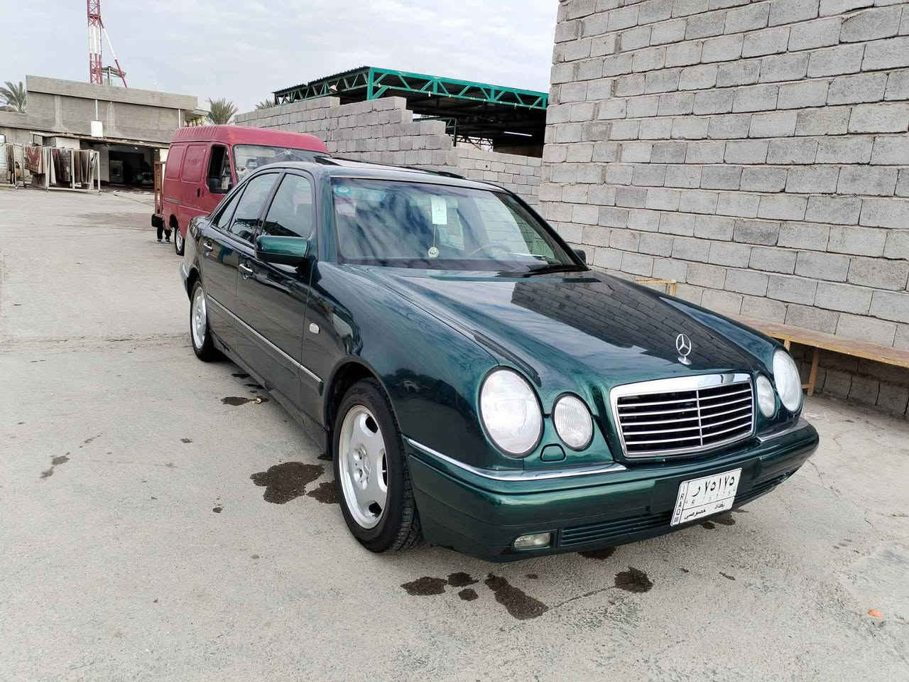السلام عليكم
مارسيدس ام عيون w210 مديل1996
كهربائيات كلهة شغالة 
مابيهة خياس صبغ عام أثر جراد مابيهة ضرار
سلايت طكتين
مري كهرباء
منضومة زينون عالي ناصي 
كشنات مخمل كهرباء 
تخم تاير جديد
رقم بغداد دولي بسمنة تحويل ثاني يوم  
محرك 4سلندر
كير D4
ديالى بعقوبة 
سعر 80 وبيهة مجال 
رقم الهاتف***********
