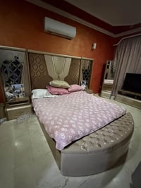 السلام وعليكم  عندي هاي الغرفه للبيع 750  جديدة بس كنتورهاا يرادله سجة...