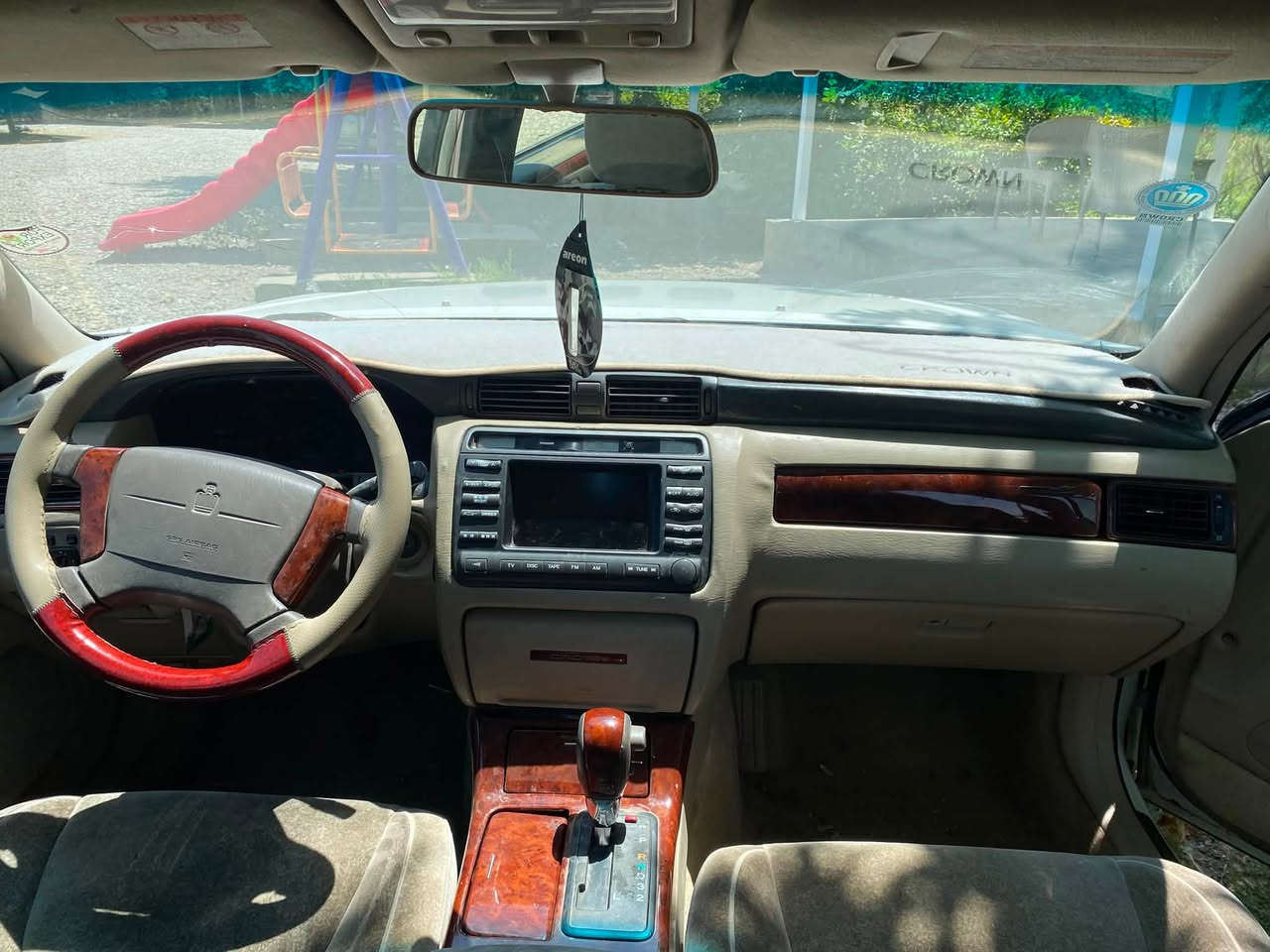 مەلیکە بۆفرۆشتن ٢٠٠١  بڕاوە سەیارەکە تابڵەی جوانە سەقفی وەک شوشەوایە D4گەورە ٢دوگمەیە تەبریدو گێڕومەکینە بەشەرت بئ مەسرەفە سەیارەکە سعری ٣٨ مەعامەلە  شوێن سلەیمانی ***********
