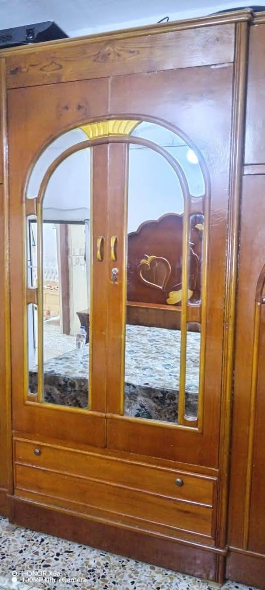 غرفة نوم للبيع السعر الاتصال بي على الرقم *********** العنوان بعقوبة منطقة السادة
