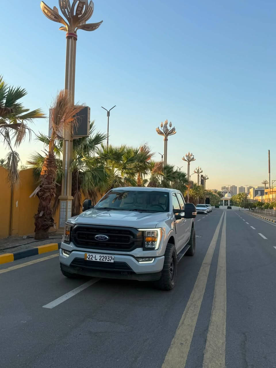 السلام عليكم 
فورد F-150 2023 للبيع 
اللون سموك المميز السياره فئة الـ 75 عام مواصفاتها معروفه فول عدى البنوراما محرك 5.0 كير طرح 10 نمر باب طويل بدي قصير ارغب شي بيها السياره من امريكا ماشيه 24 الف وهسه ماشيه 33 الف كلش قليل ماشيه بالعراق وكلش جديده السياره نضيفه ومعتني بيها لا شخوط لا رصعات 
حادث السياره بابتين فقط صبغ الباقي كفاله لا شواصي لا لغود كير محرك كفاله السياره مبرمجة يم كراج 4Brother طلال سيفتي واداء عليها تايرات ووياله اصليات بـ 15 ورقه السياره بدون نقص متصرف عليها ربع دينار رايدها بـ 315 ورقه وبيها مجال للطيبين
***********
