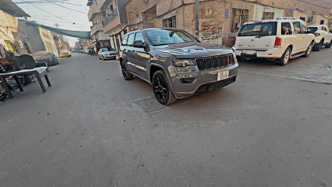 للبيع جيب لاريدو موصفات بلاك توب حادثه   بمريكه جفيه 2021 ماشيه 40 الف. سعر 163$ ستفسار تصال على رقم ***********
